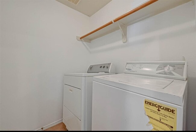 Building Photo - 21415 Somerset Park Ln