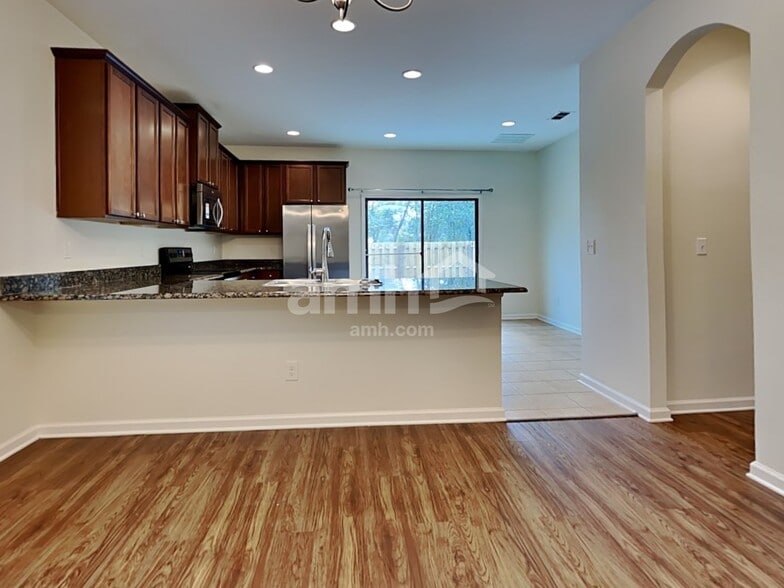 Building Photo - 235 Buck Run Way