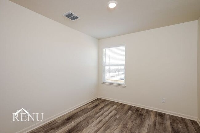 Building Photo - 11018 Yonder Flts