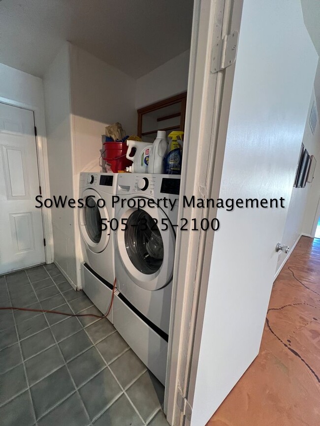 Building Photo - FULLY FURNISHED 4 Bedroom 2 Bath with Breathtaking Views