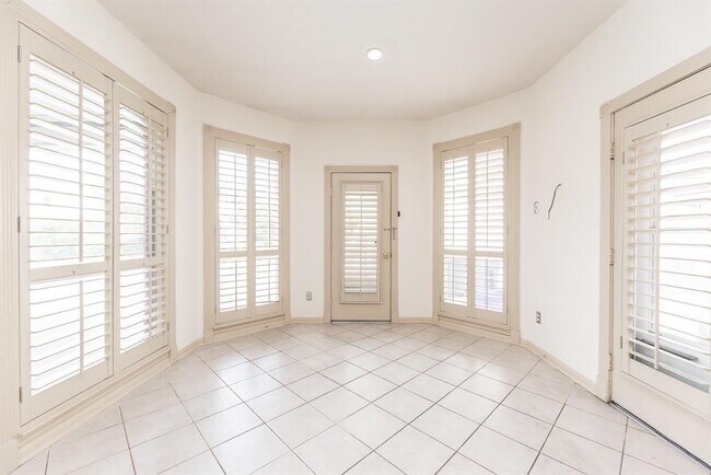 Building Photo - 17826 Island Spring Ln