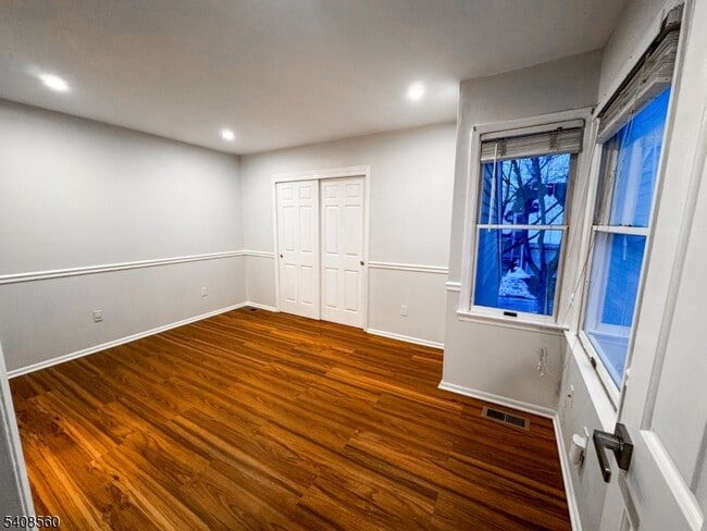 Building Photo - 48 Eton Ct