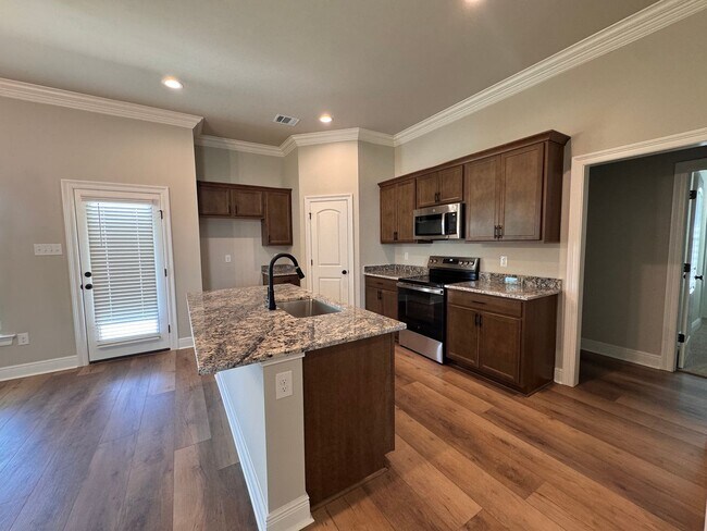 Building Photo - 818 Venecia Dr