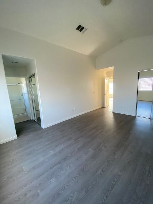 Building Photo - AVAILABLE NOW $200 off First Month Rent