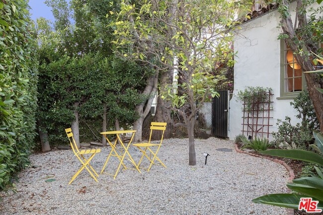 Building Photo - 951 N Martel Ave