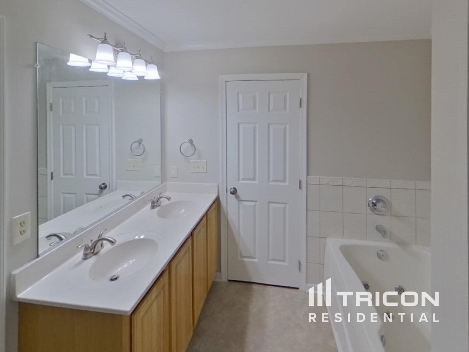 Building Photo - 9861 Greenbriar Way