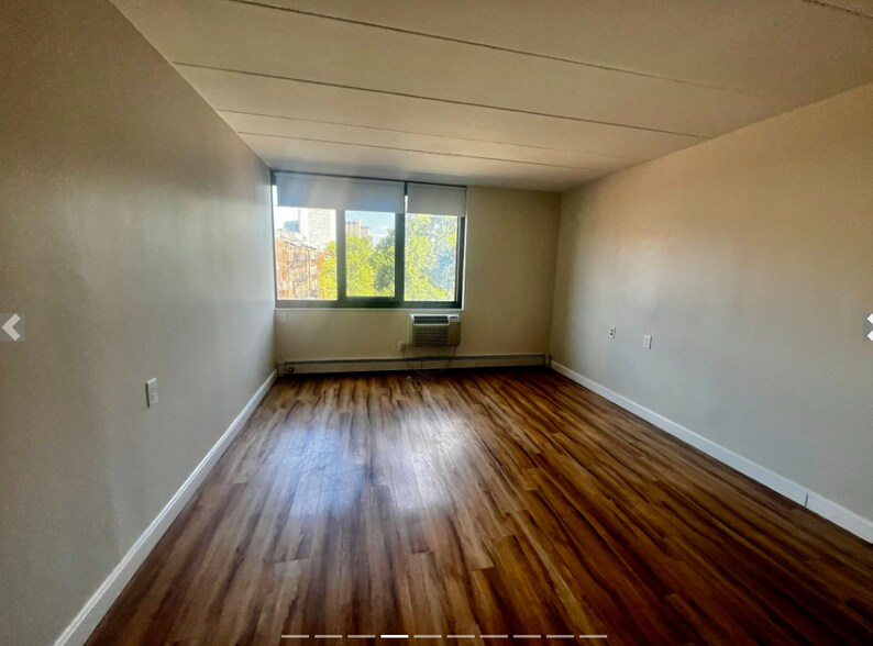 Primary Photo - 715 Tremont St