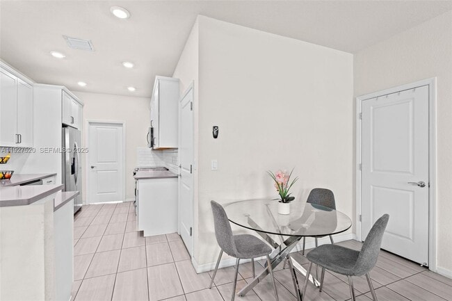 Building Photo - 1190 Eucalyptus Dr