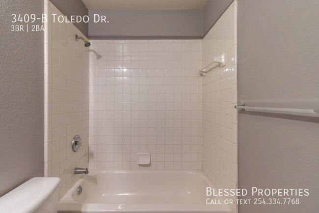 Building Photo - 3409 Toledo Dr