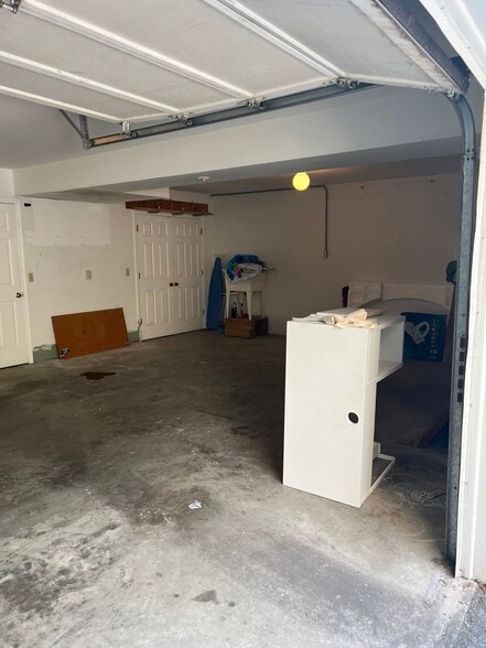 Garage - 108 St Charles Pl