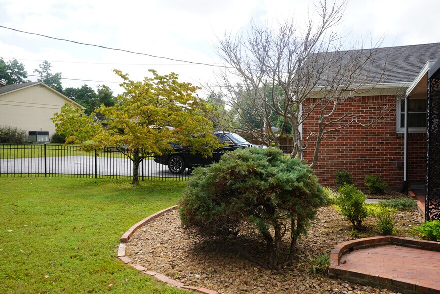Building Photo - 735 Fisk Rd