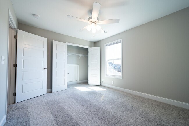 Building Photo - Elegant Home with Stone Fireplace, Kitchen Island and Designer Primary Suite