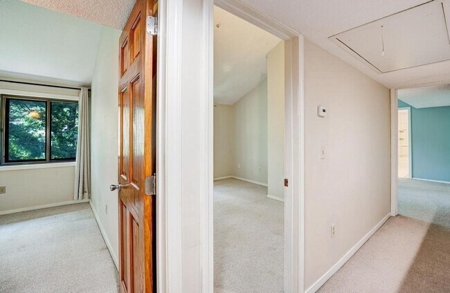 Building Photo - 559 Great Elm Way