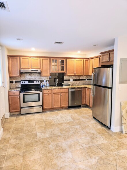 Building Photo - 1462 Old Orchard St