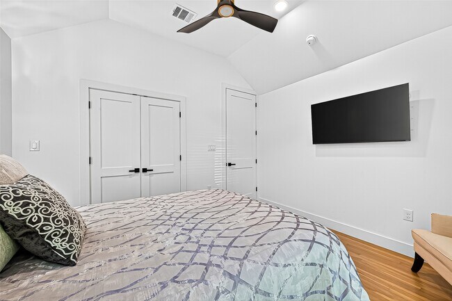 Building Photo - 5121 Locust St