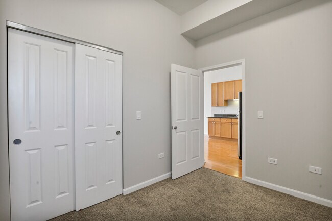 Building Photo - 1464 S Michigan Ave