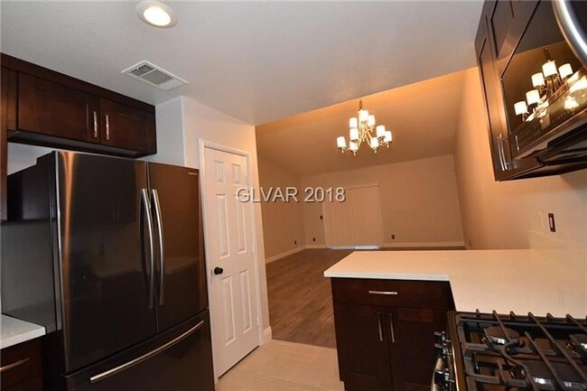Building Photo - Live In The Heart Of Summerlin 2 Bed 2 Bat...