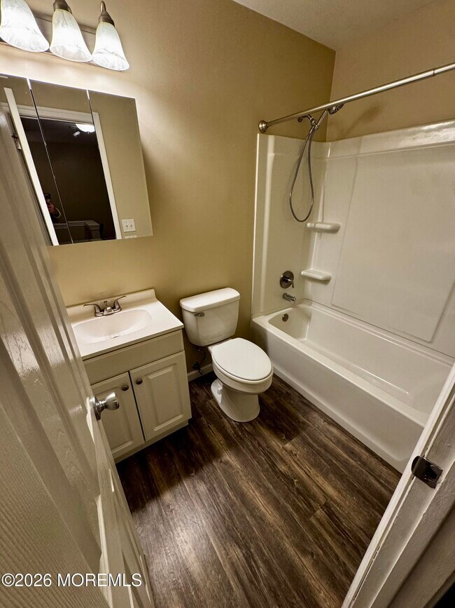 Building Photo - 905 Arlington Dr