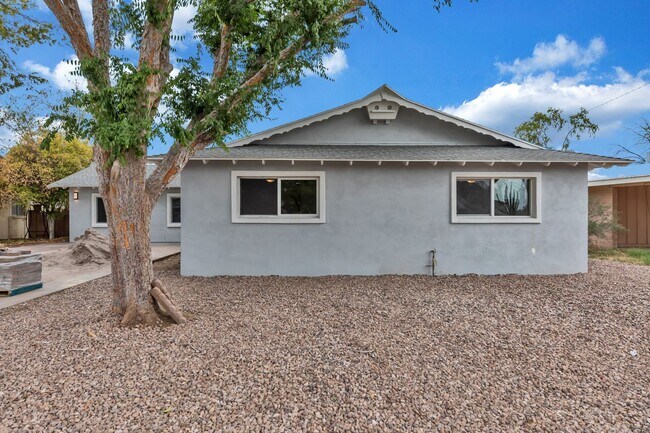 Building Photo - Remodeled home in amazing ASU neighborhood