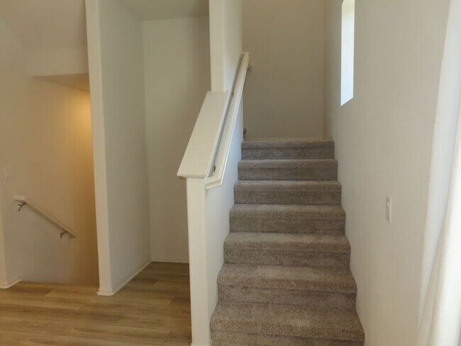Building Photo - 40585 Melrose Dr