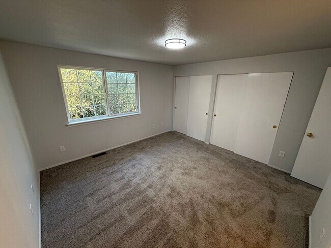 Building Photo - Cozy 3 bedroom Duplex in Berry Valley Estates