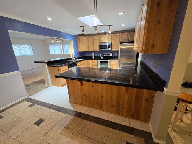 Building Photo - Spacious Home in NE Heights