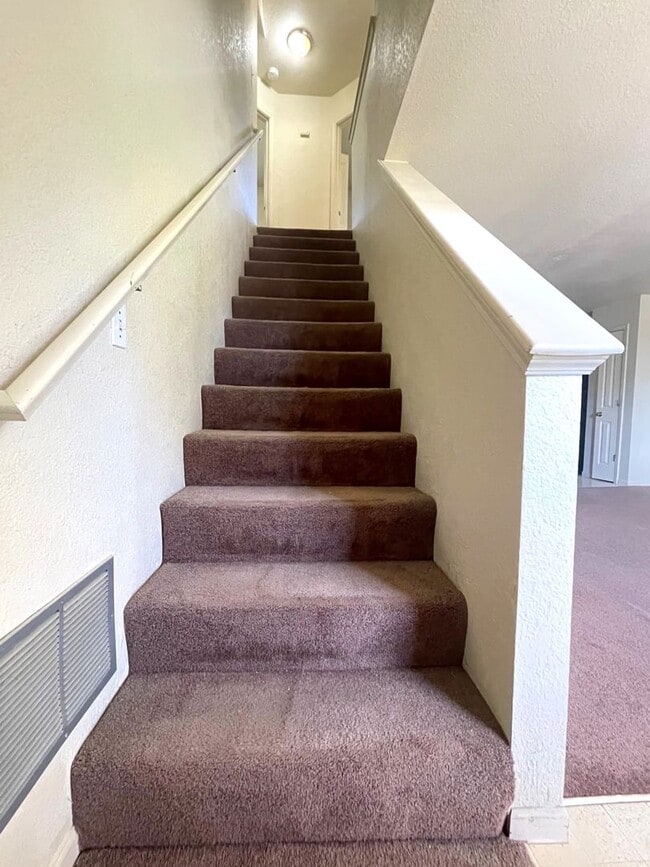 Building Photo - Duplex on Rice Road