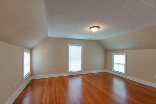 Building Photo - Country House in the Rock Creek School Dis...