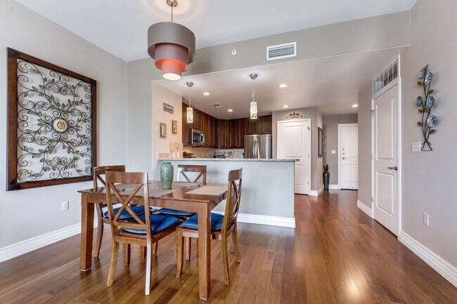 Building Photo - GORGEOUS FURNISHED CONDOMINIUM WITH GREAT ...