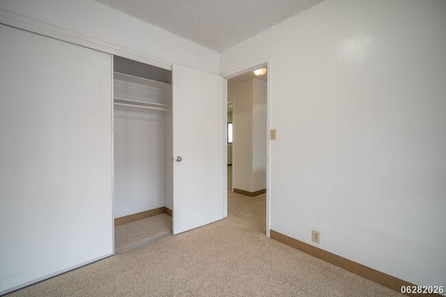Building Photo - Rarely Available 3-bed/2.5-bath/2-parking Townhouse in Aiea