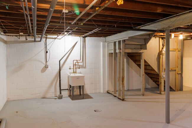Building Photo - 3026 W Iona Terrace