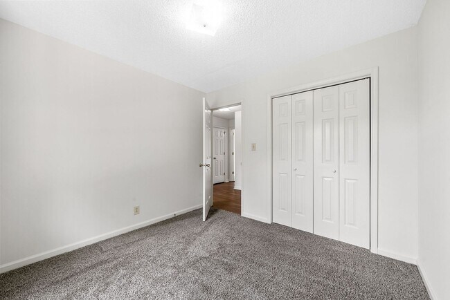 Building Photo - 3 Bedroom Pet Friendly Home For Rent Near 101st Parkway!
