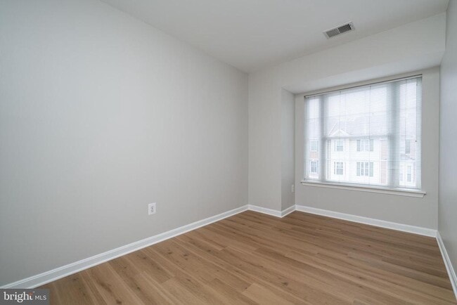 Building Photo - 20382 Farmgate Terrace
