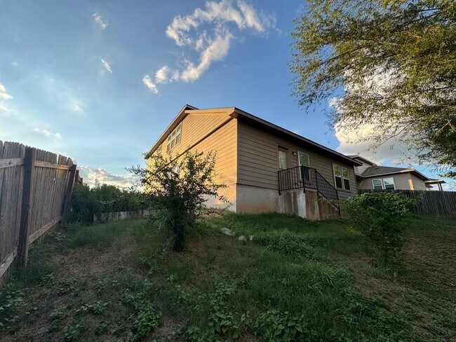 Building Photo - 117 Kemah Ln