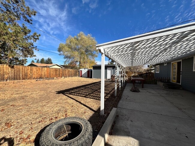 Building Photo - FOR RENT: UNFURNISHED: - Super Sweet Cottage style home in Midtown Bend.