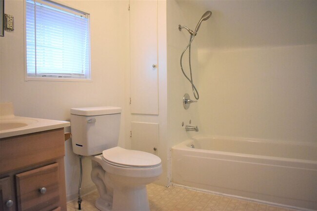 Building Photo - Newly updated 3 bedroom, 1 bathroom house....