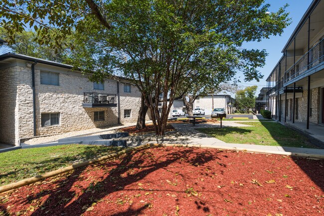 Building Photo - 708 Santa Rosa Dr
