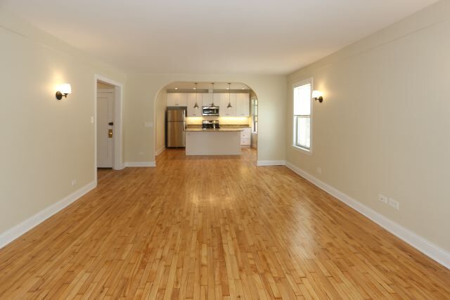 Building Photo - 525 W Cornelia Ave