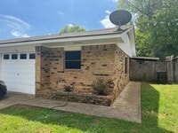 Building Photo - 106-106 Jester Cir