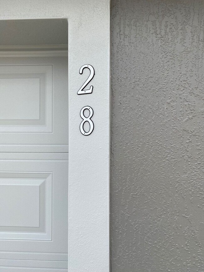 Building Photo - *** COMING SOON NOT AVAILABLE FOR SHOW UNIT MID APRIL....3/2/2 Silver Spring Shores **Won't Last***