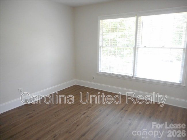 Building Photo - 7556 Thorncliff Dr