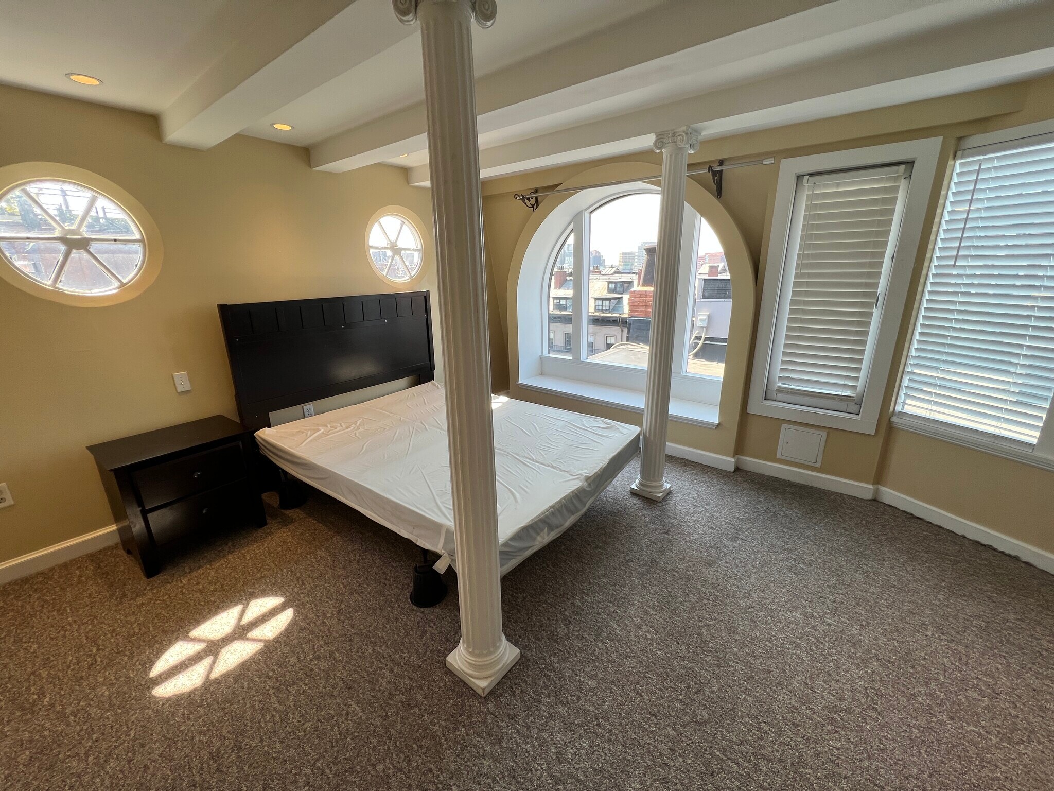 Building Photo - 117 Beacon St