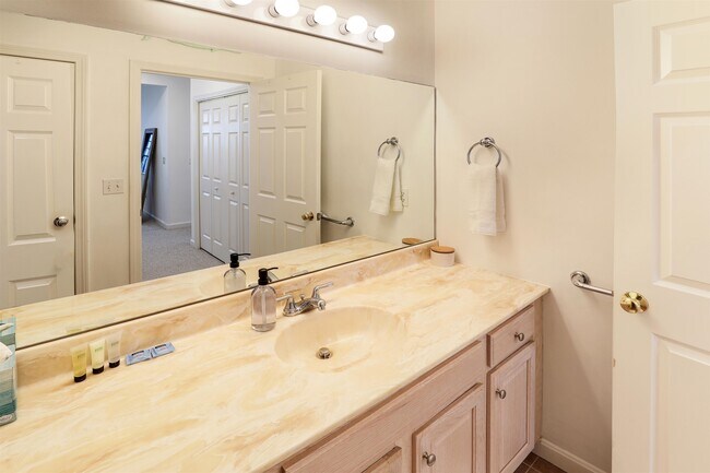 Building Photo - 43 Lafayette Rd