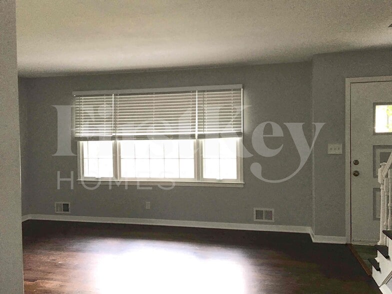 Building Photo - 8712 Marty Ln