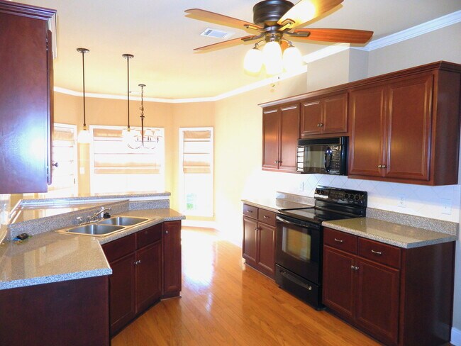 Building Photo - 1101 Brighton Dr