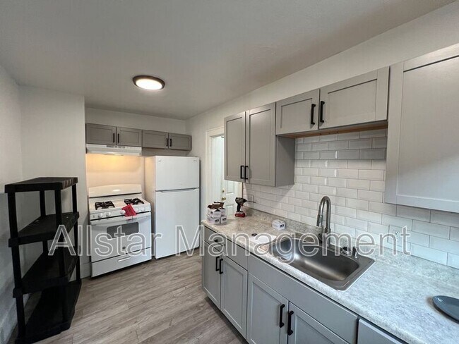 Building Photo - 539 E Cuyahoga Falls Ave