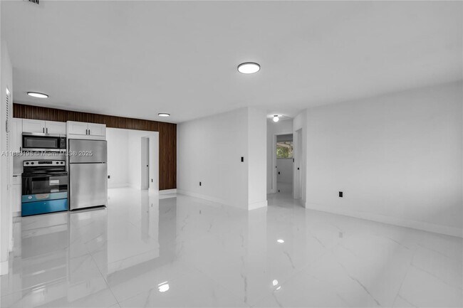 Building Photo - 741 NW 175th Dr