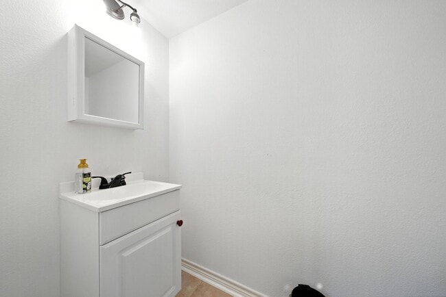 Building Photo - 3919 Fairmont Pkwy