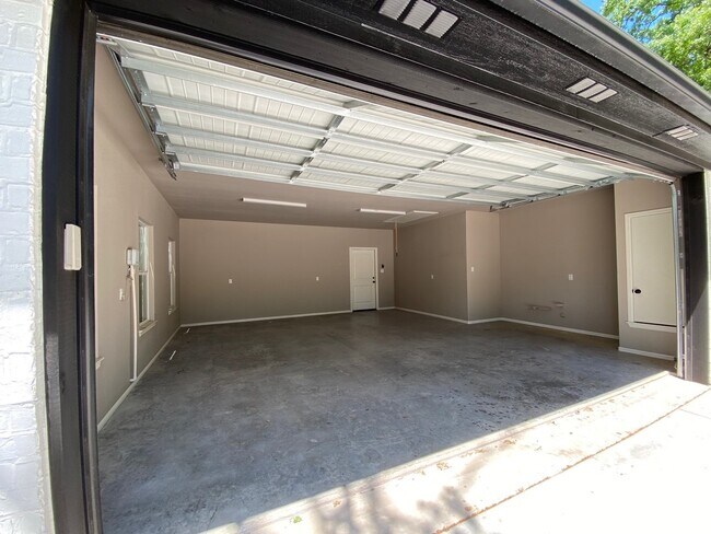 Building Photo - 501 Monna Ct