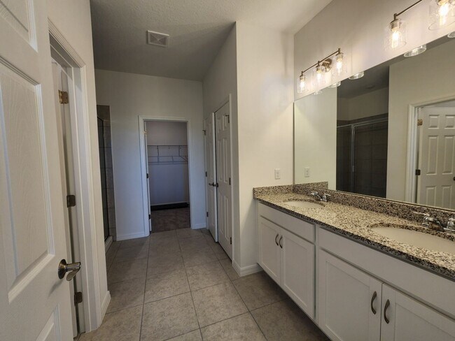 master bathroom - 33286 Country House Dr